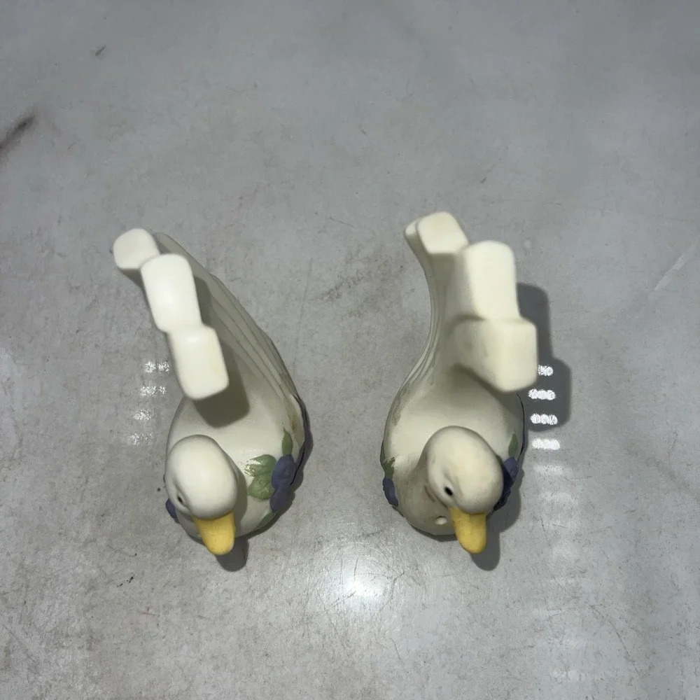 VTG Ceramic Swan Salt And Pepper Shakers White Bows 4
